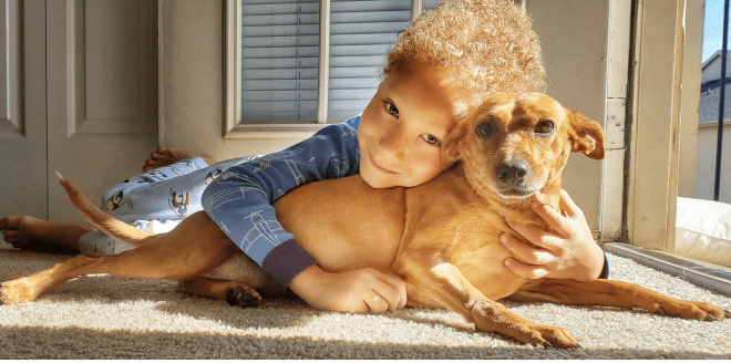 e-bom-crianca-ter-cachorro