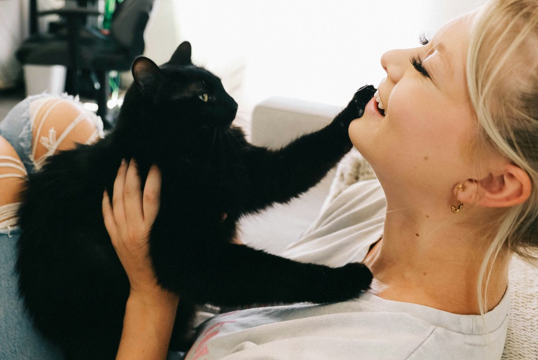 mulher-adota-mais-pet